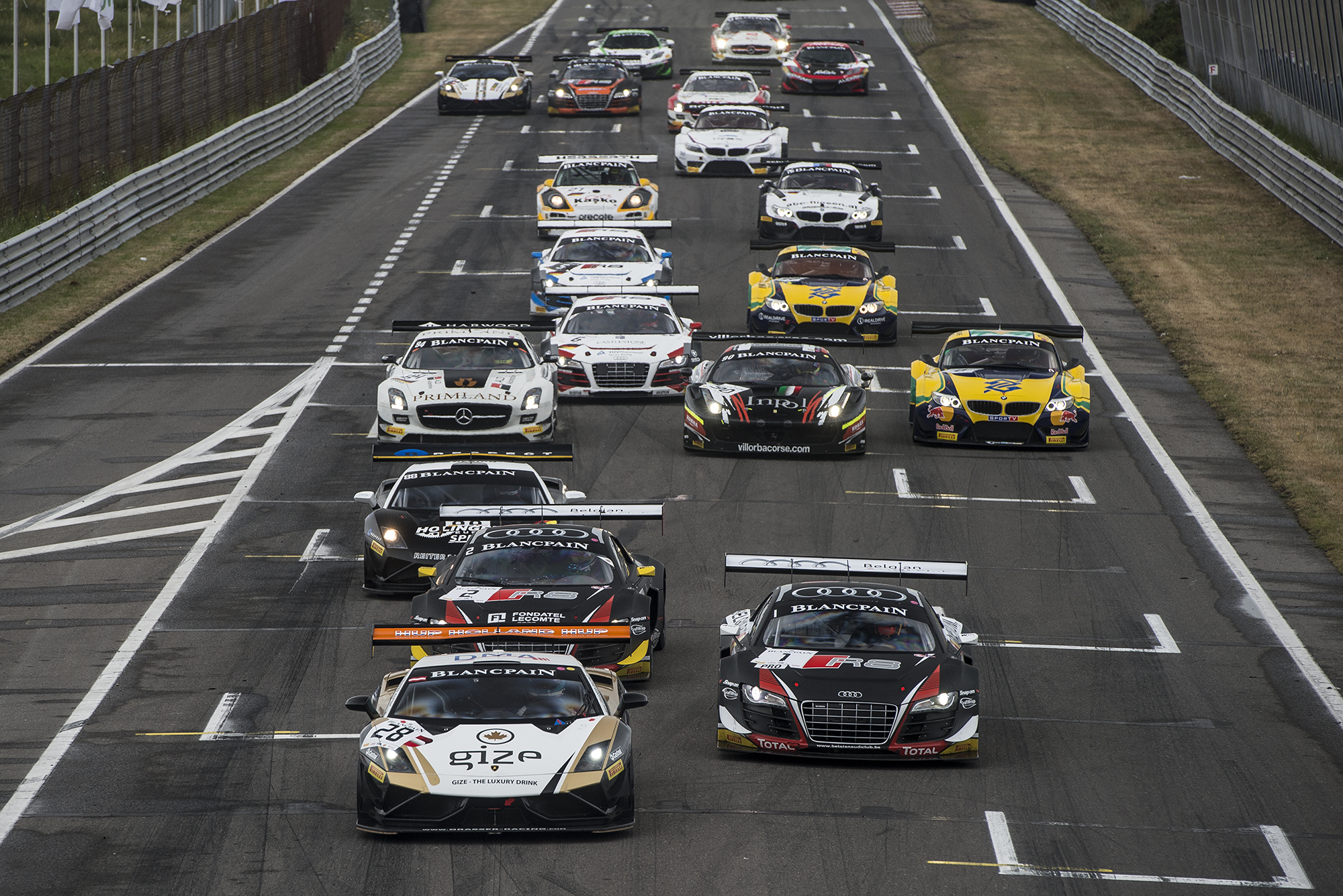 Title contenders will try to close the gap in Zolder Fanatec GT World