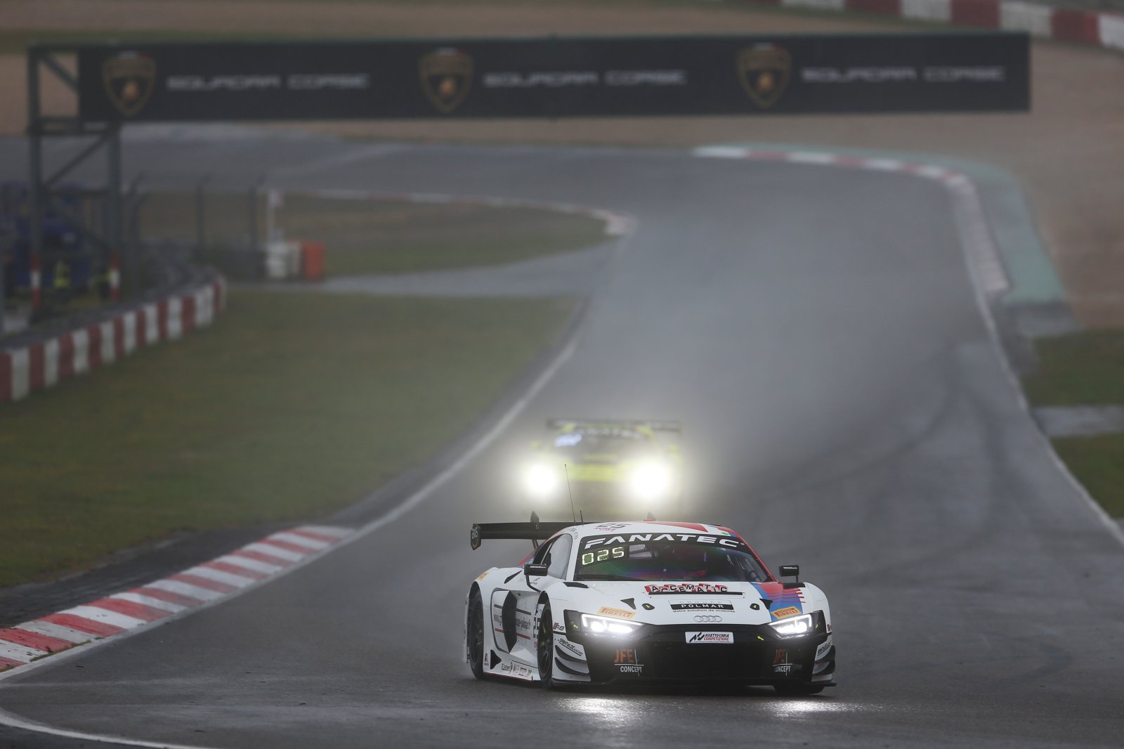 Magnus tops wet-dry Free Practice at the Nürburgring
