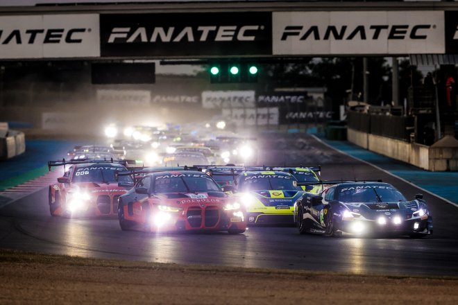 FANATEC GT GLOBAL: Porsche still out front as season builds towards grandstand finish