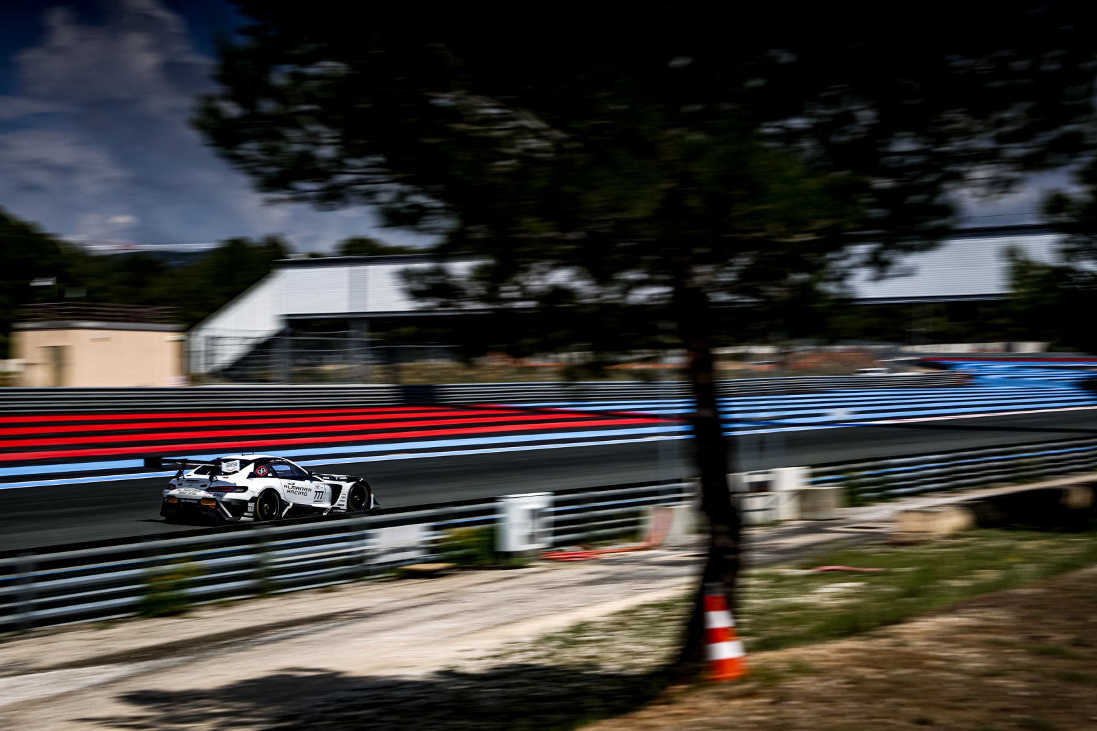 Mercedes-AMG squads hit the front in Free Practice at Circuit Paul Ricard